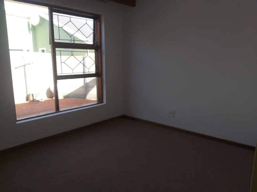To Let 3 Bedroom Property for Rent in Heiderand Western Cape